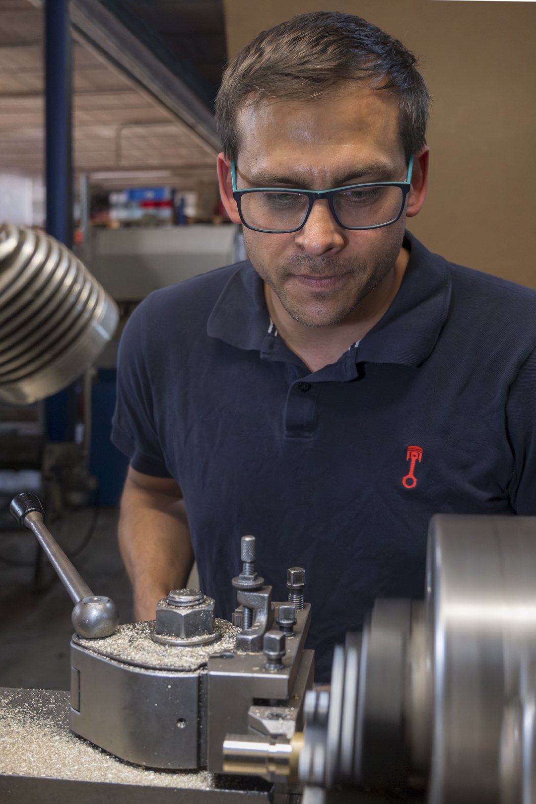 Dominik Gratz, Gesellschafter und Geschäftsführer · Feinwerkmechanikermeister · Betriebswirt (HwO) H&L Metallbearbeitung
